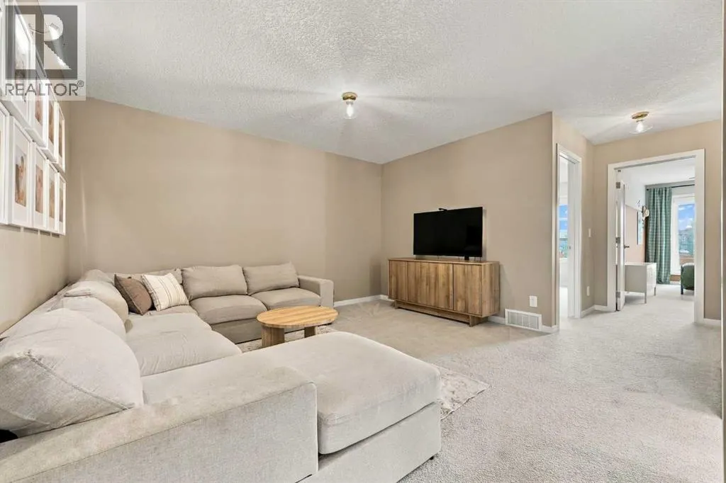 186 Cranbrook Park SE
