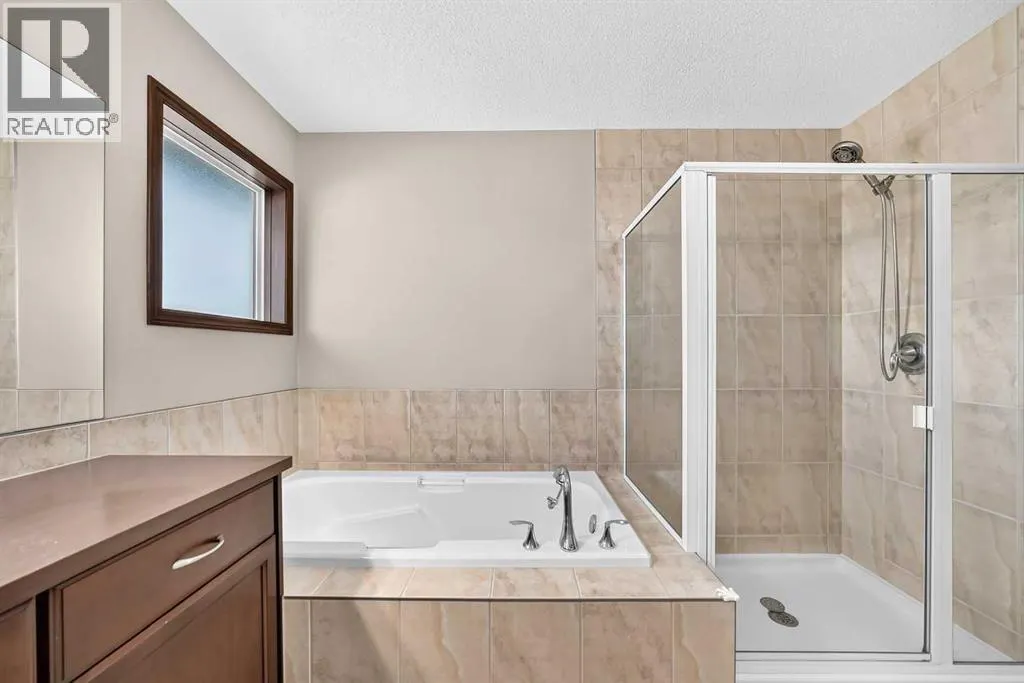 36 Auburn Bay Avenue SE