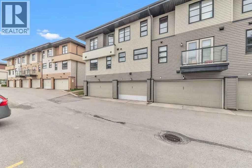 55 Aspen Hills Green SW