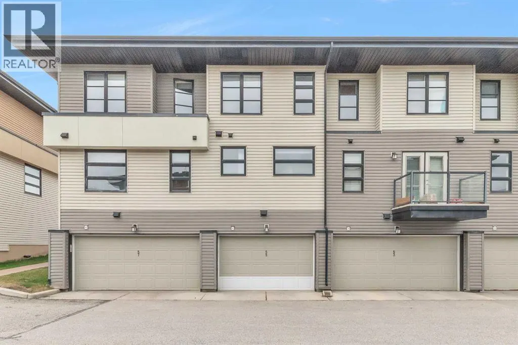 55 Aspen Hills Green SW