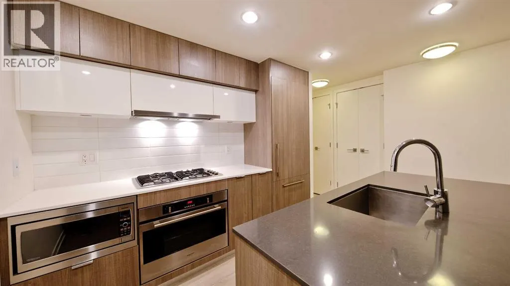 301, 51 Waterfront Mews SW