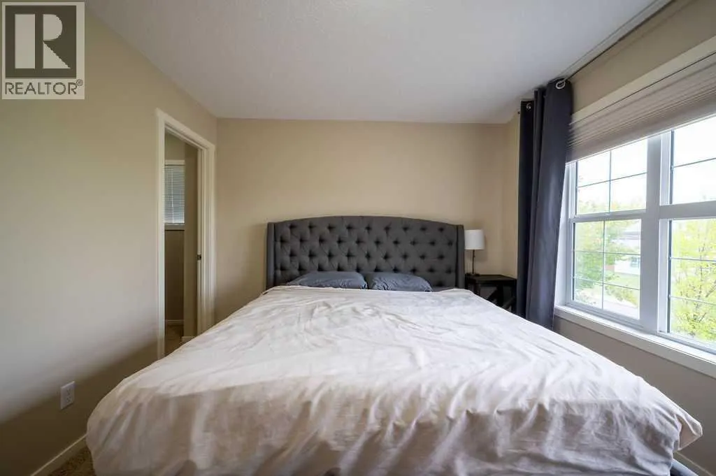 25 Marine Drive SE