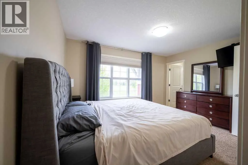 25 Marine Drive SE