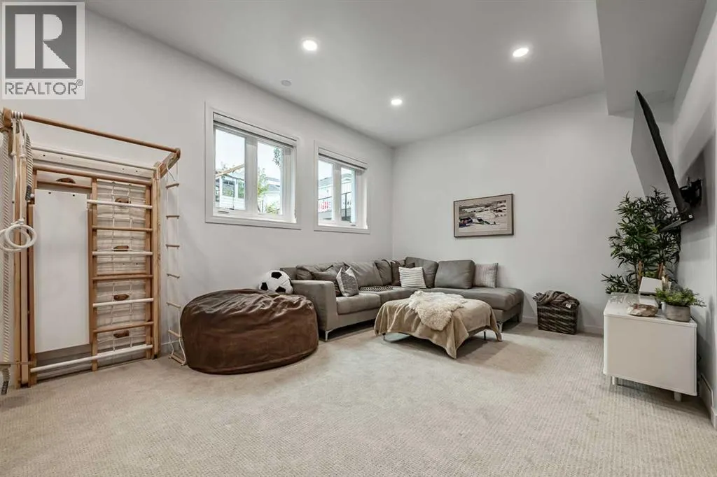 16 Evergreen Gardens SW