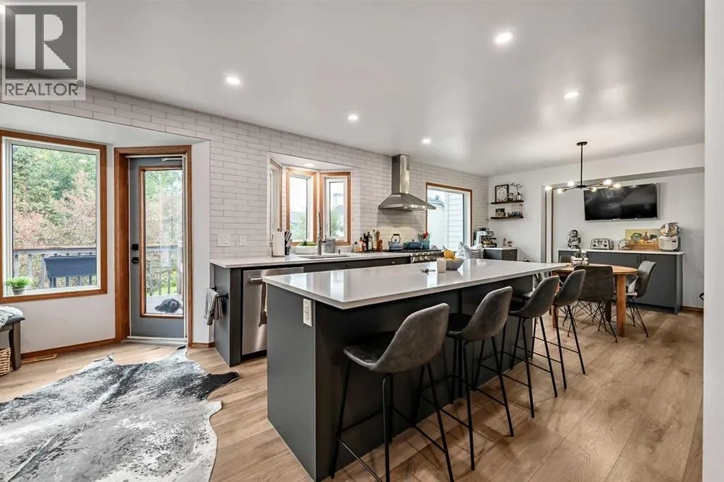16 Evergreen Gardens SW