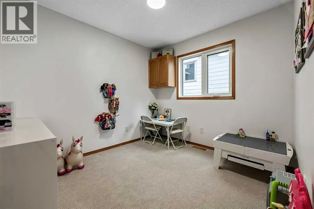 16 Evergreen Gardens SW