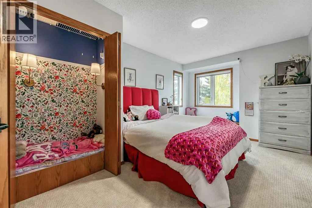 16 Evergreen Gardens SW