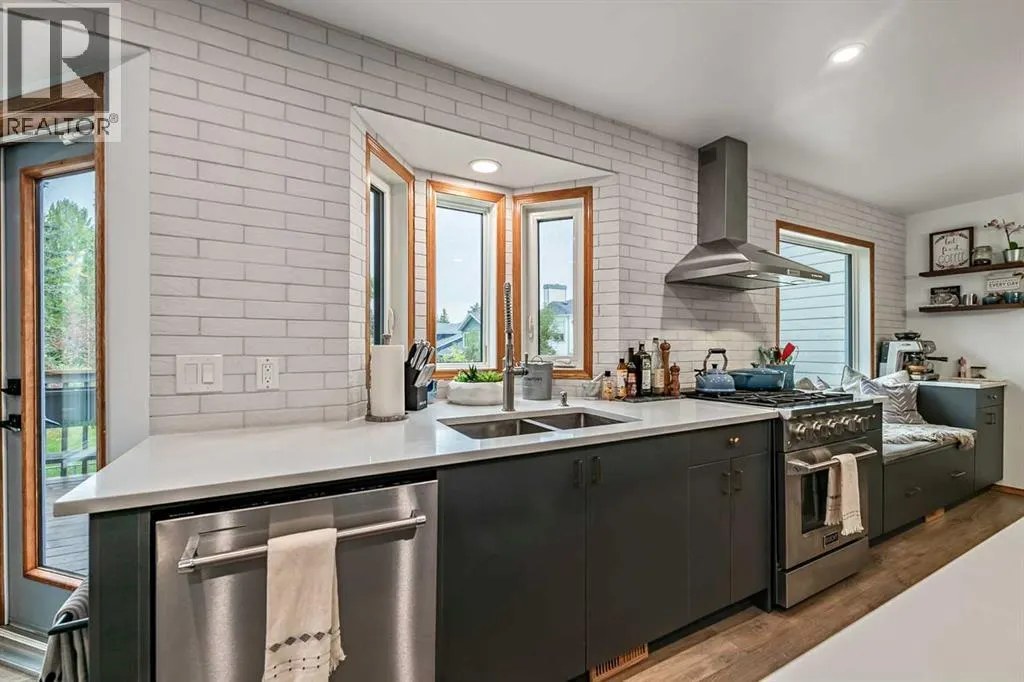 16 Evergreen Gardens SW