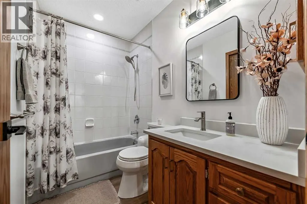 16 Evergreen Gardens SW
