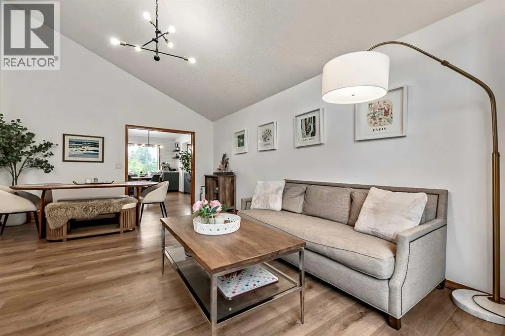 16 Evergreen Gardens SW