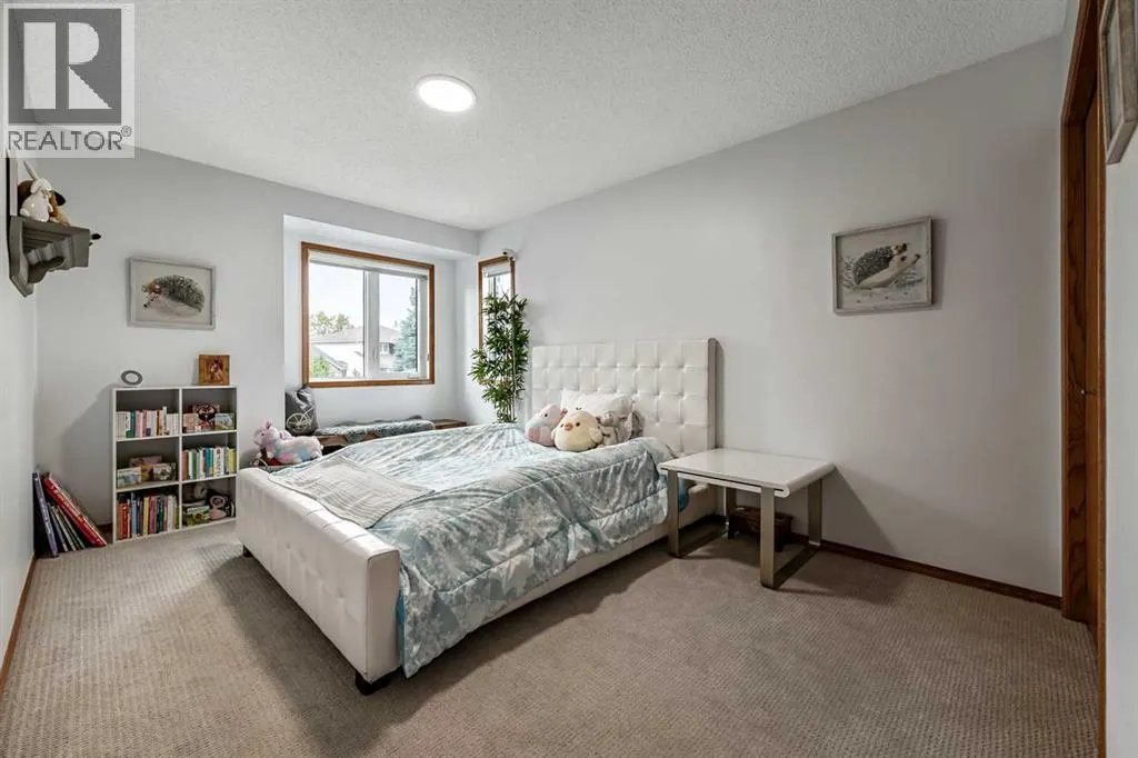 16 Evergreen Gardens SW