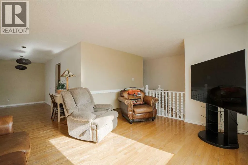 307 Cochrane Crescent