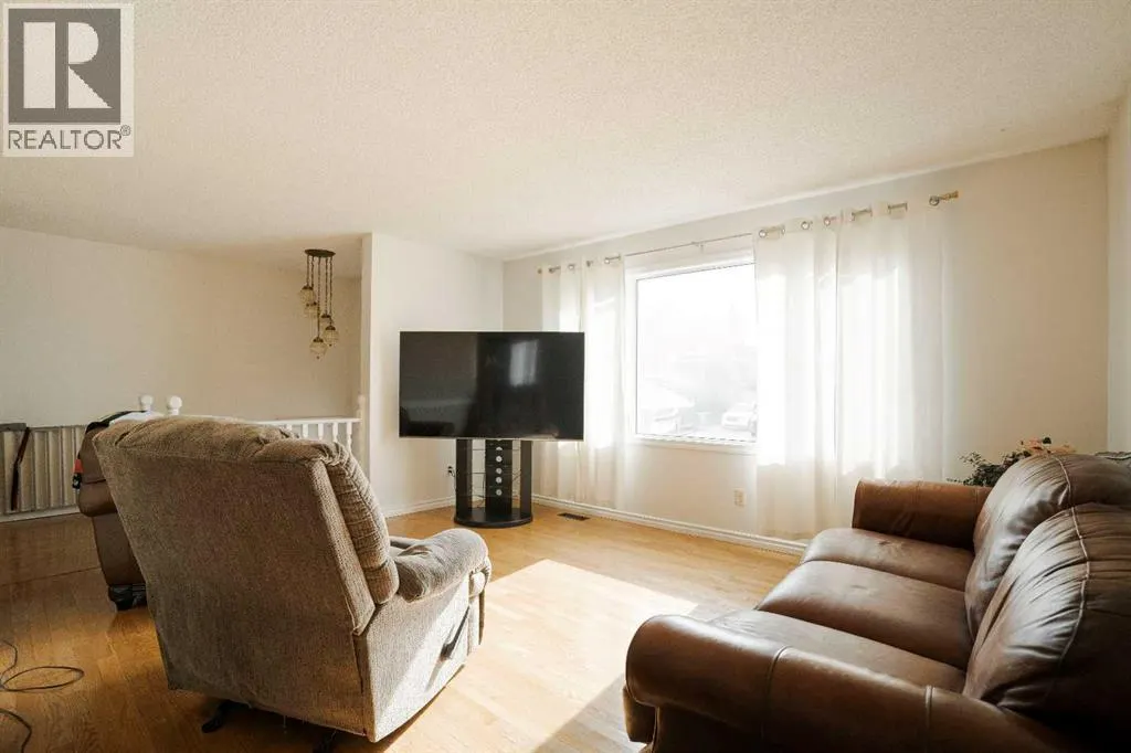 307 Cochrane Crescent