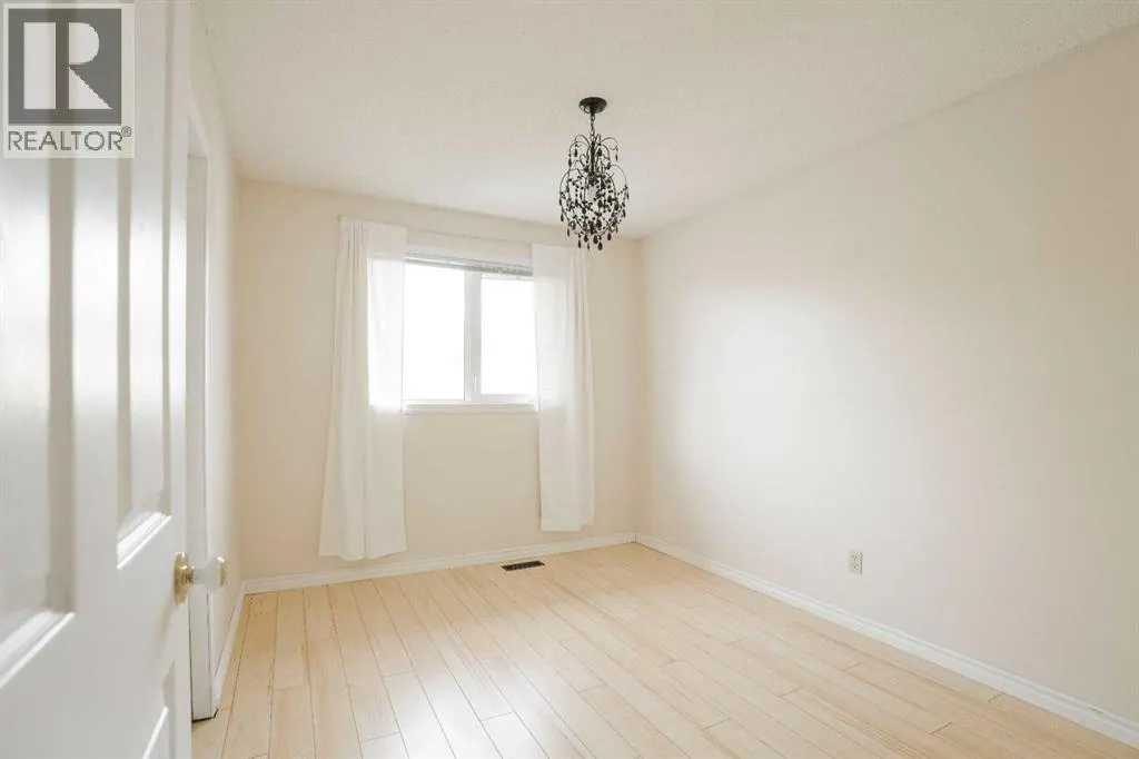 307 Cochrane Crescent
