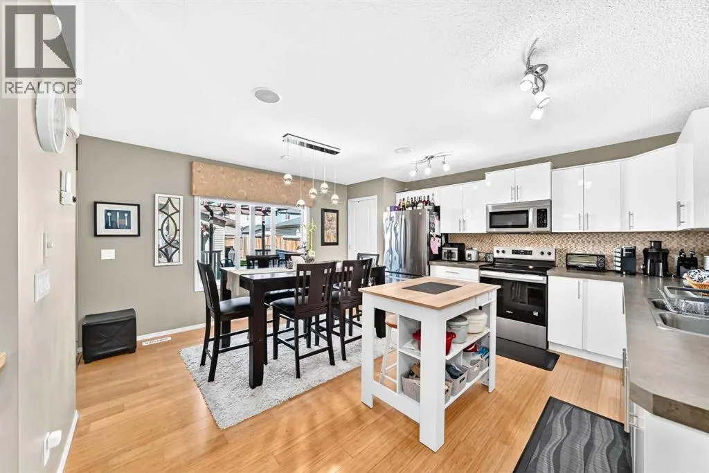 223 Skyview Ranch Way NE