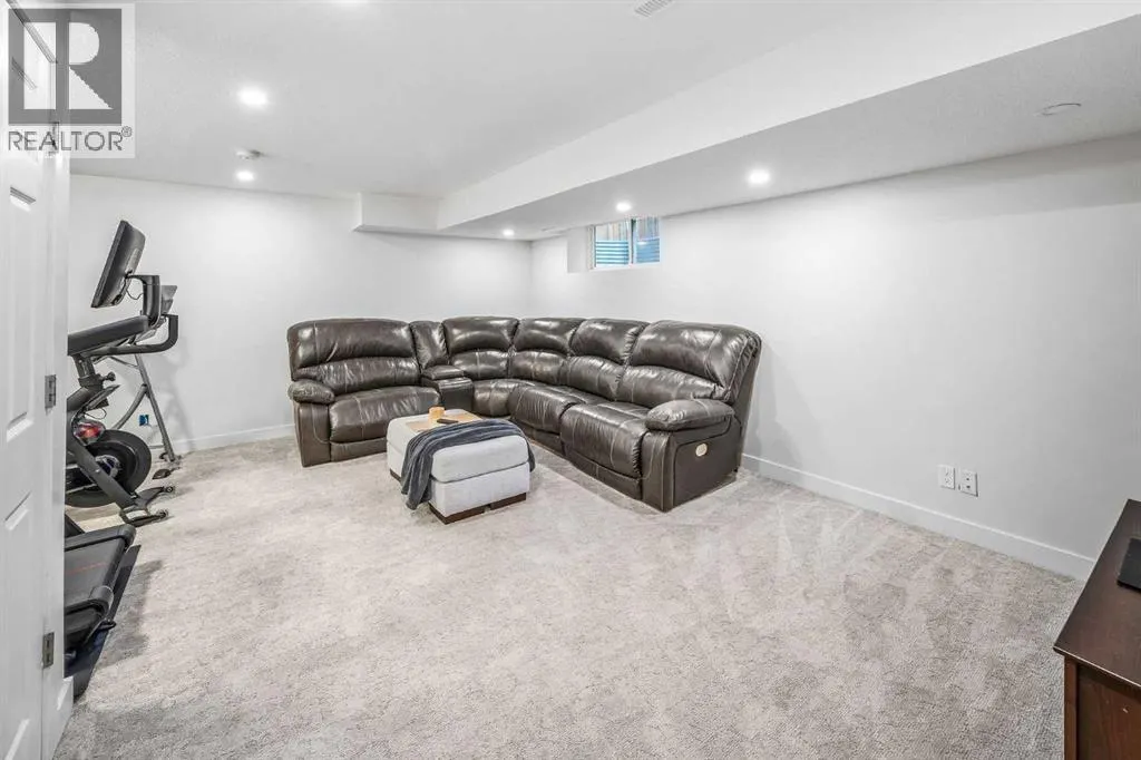 207 Copperpond Road SE