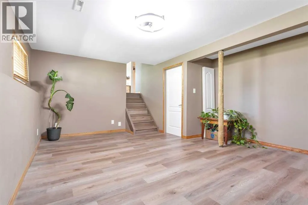 54 Lakeview Crescent