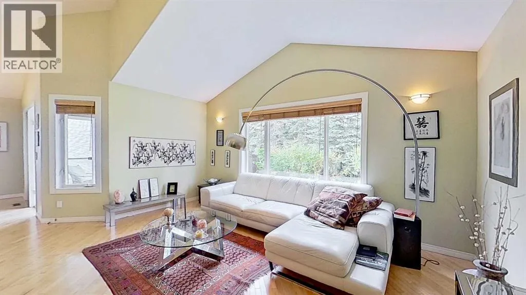 18 Tuscany Meadows Heights NW