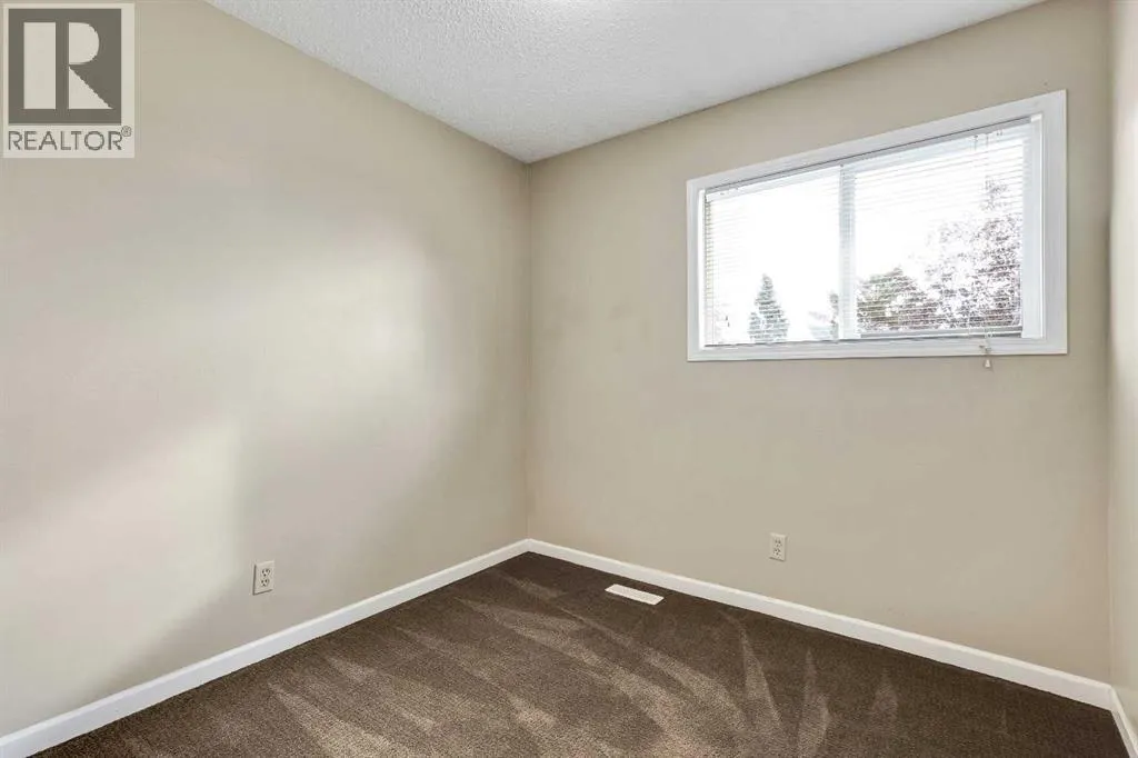 105, 107 Elm Place