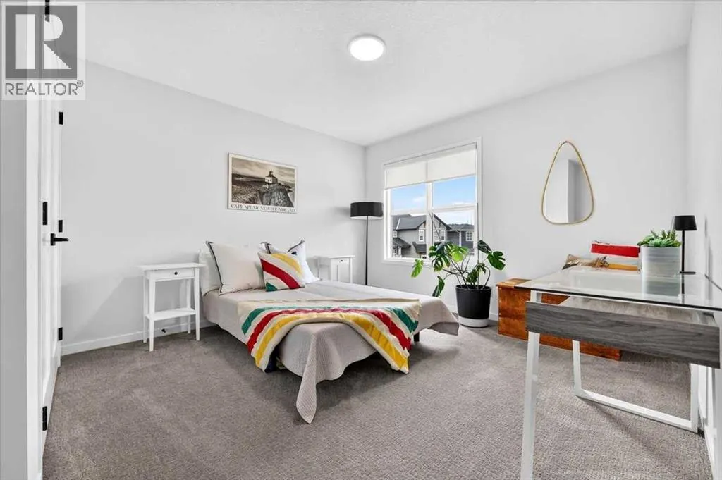 32 Cranbrook Bay SE