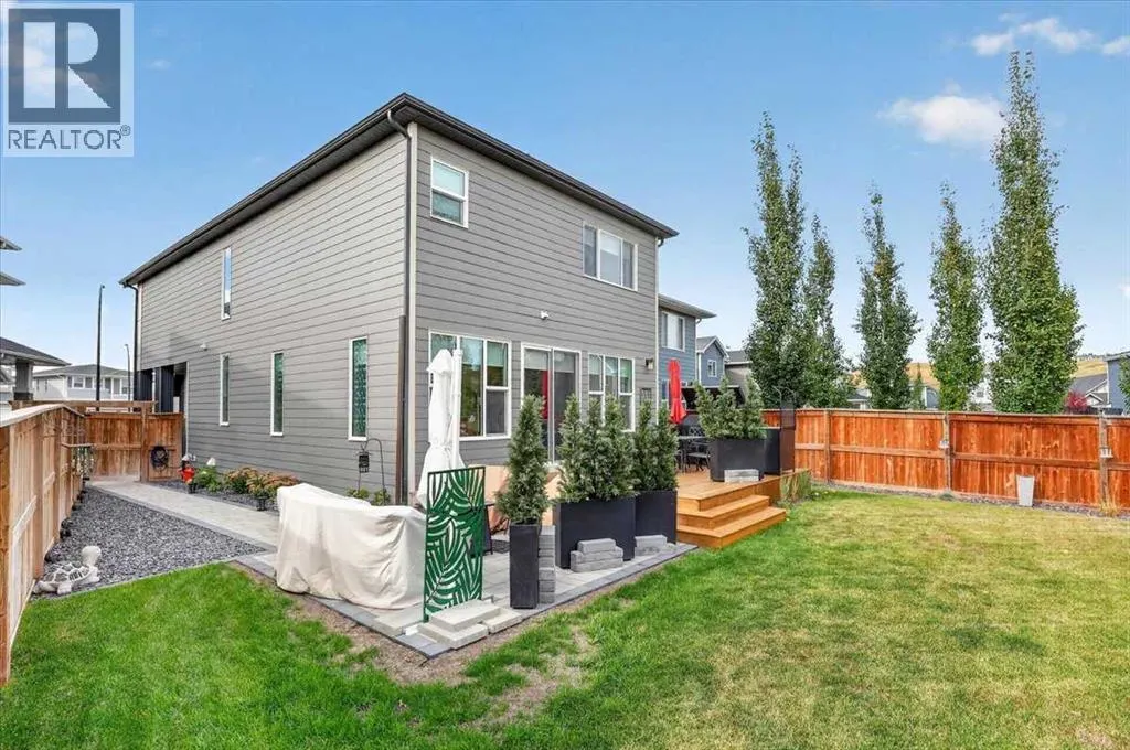 32 Cranbrook Bay SE