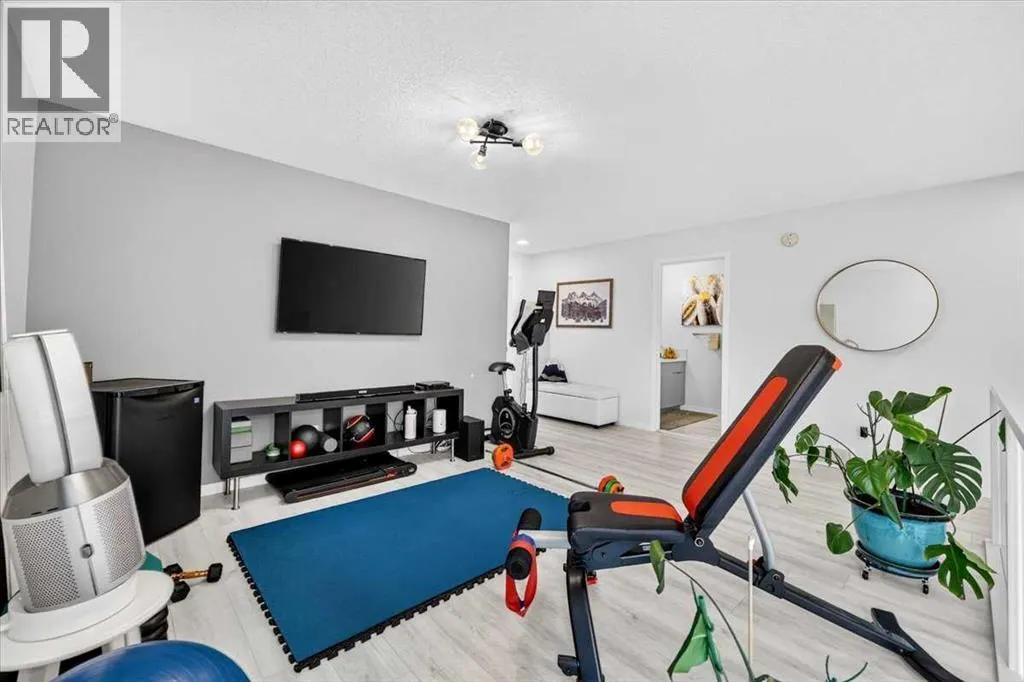 32 Cranbrook Bay SE