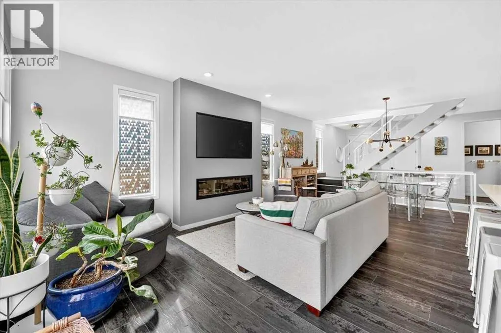 32 Cranbrook Bay SE