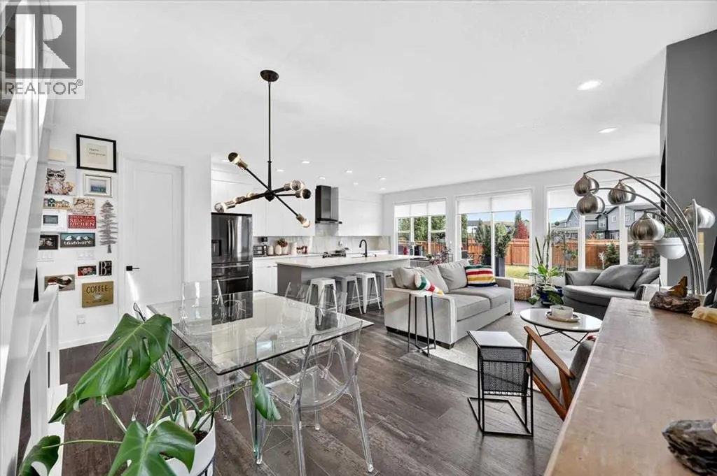 32 Cranbrook Bay SE