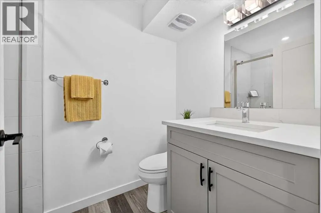 32 Cranbrook Bay SE
