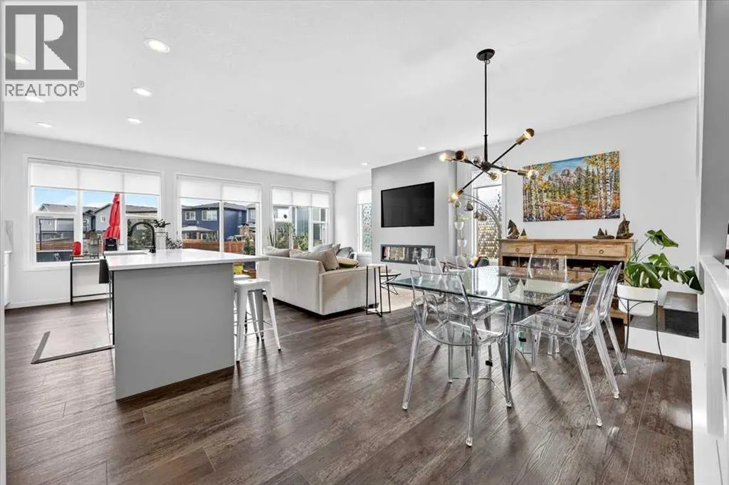 32 Cranbrook Bay SE