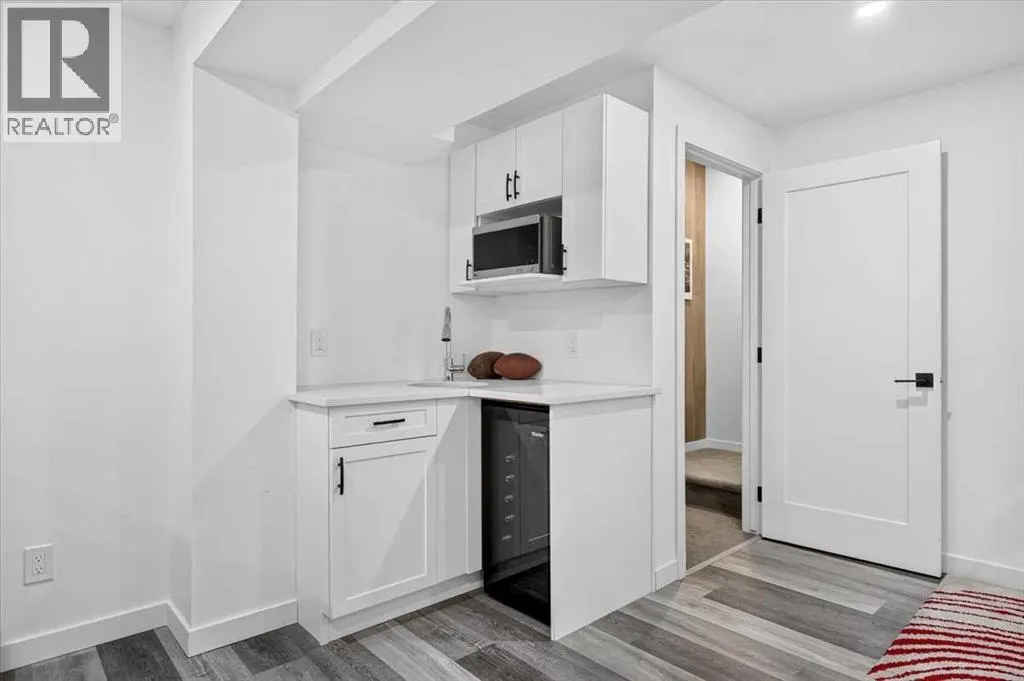 32 Cranbrook Bay SE