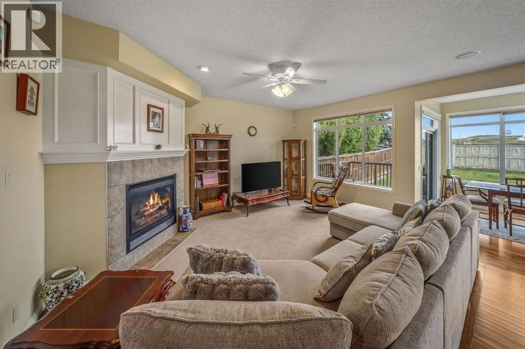 160 Royal Oak Heights NW