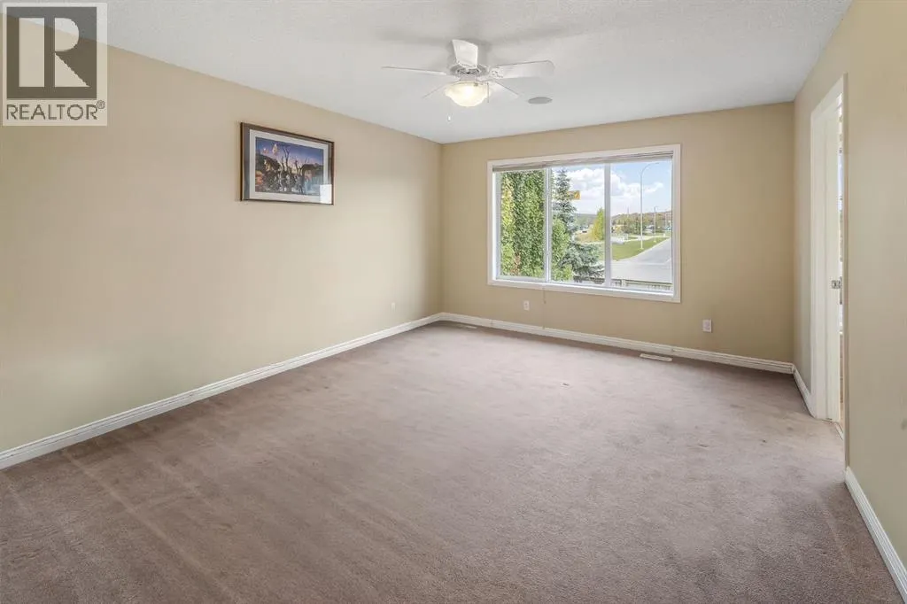 160 Royal Oak Heights NW
