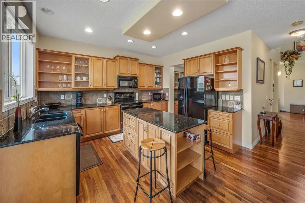 160 Royal Oak Heights NW