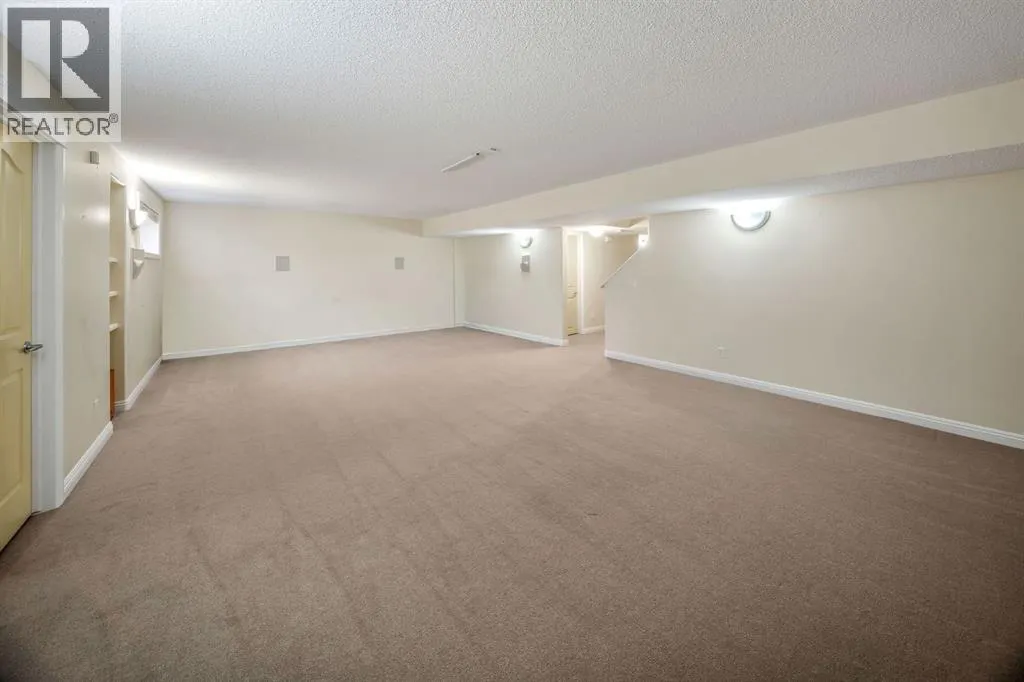 160 Royal Oak Heights NW