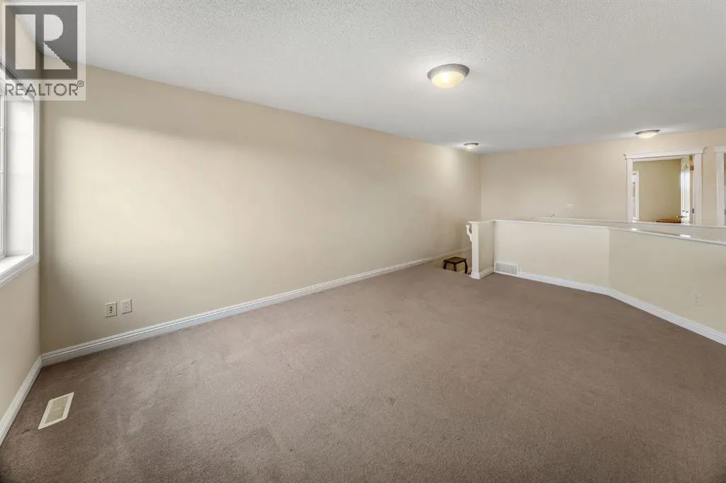 160 Royal Oak Heights NW