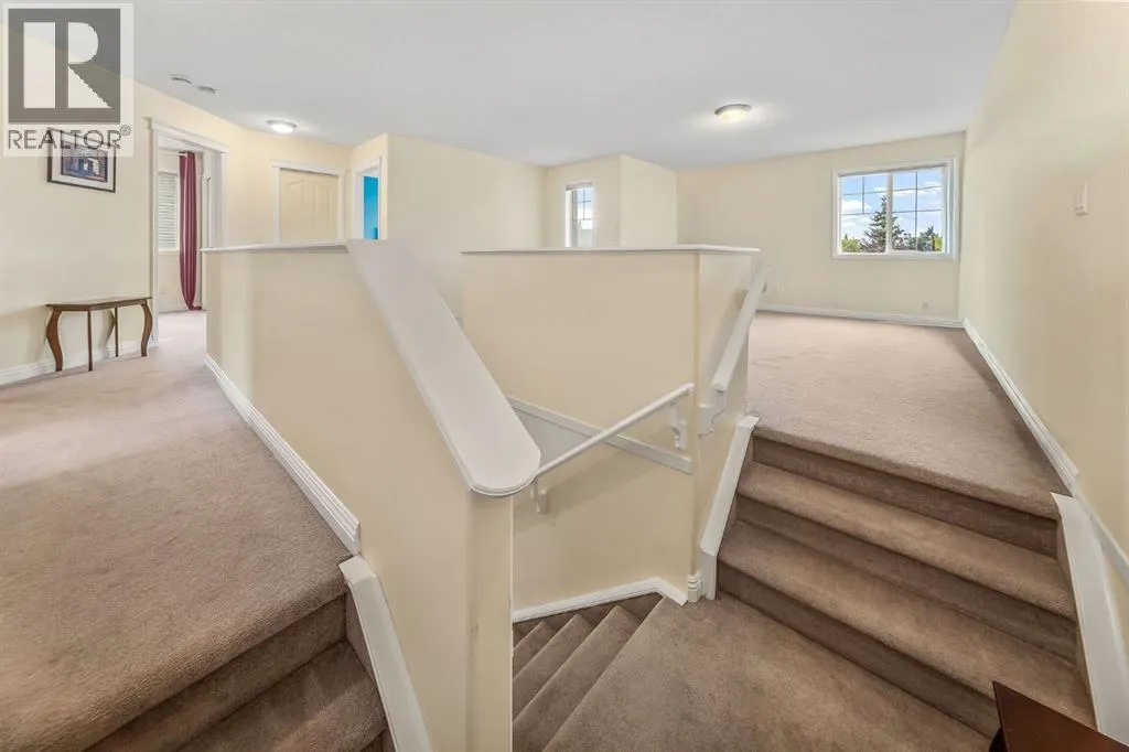 160 Royal Oak Heights NW