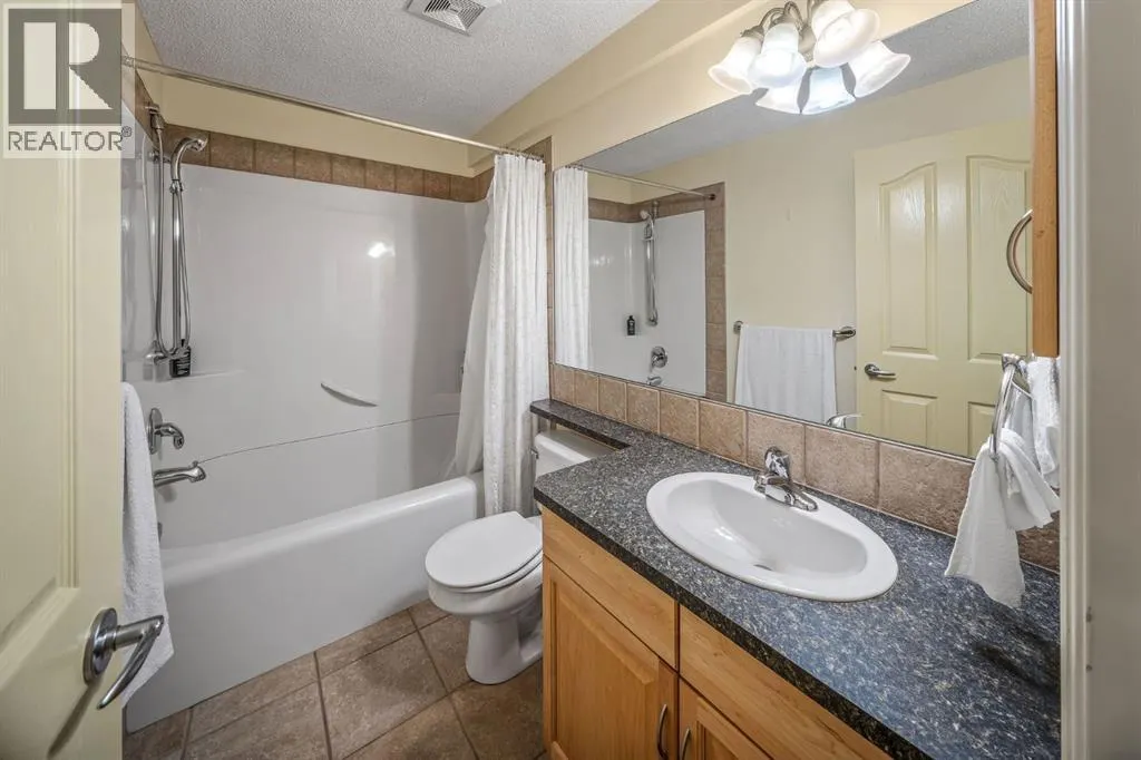 160 Royal Oak Heights NW
