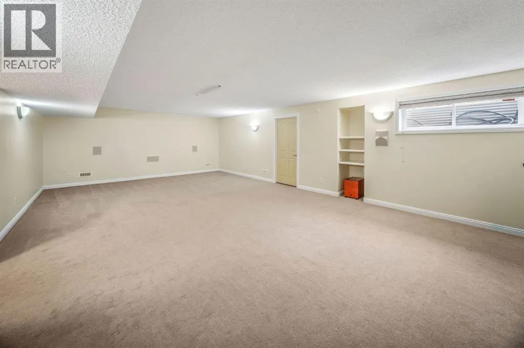 160 Royal Oak Heights NW