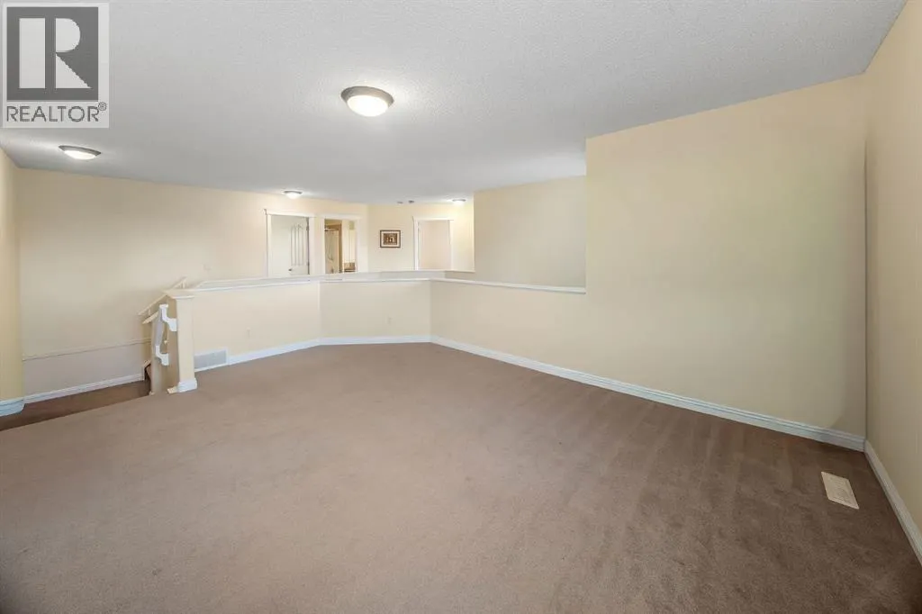 160 Royal Oak Heights NW
