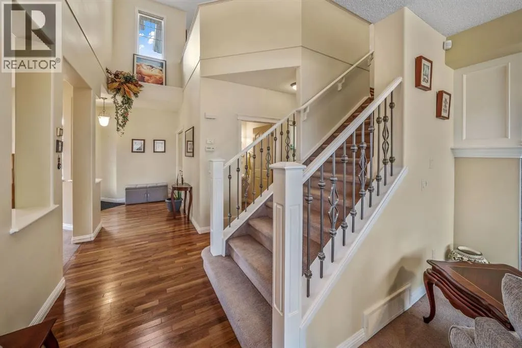 160 Royal Oak Heights NW