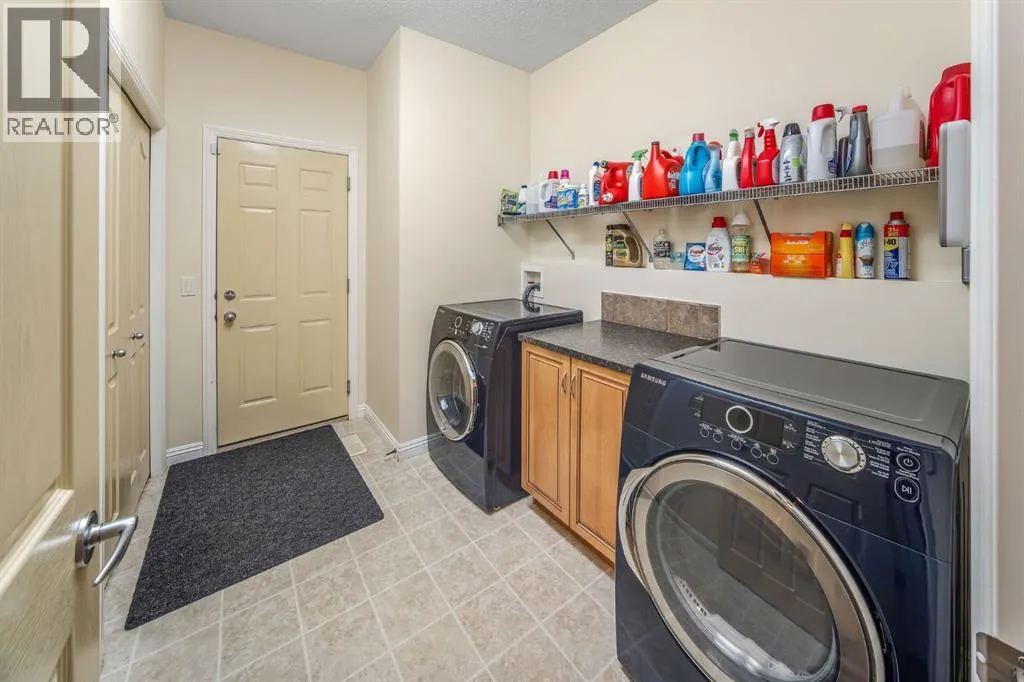 160 Royal Oak Heights NW