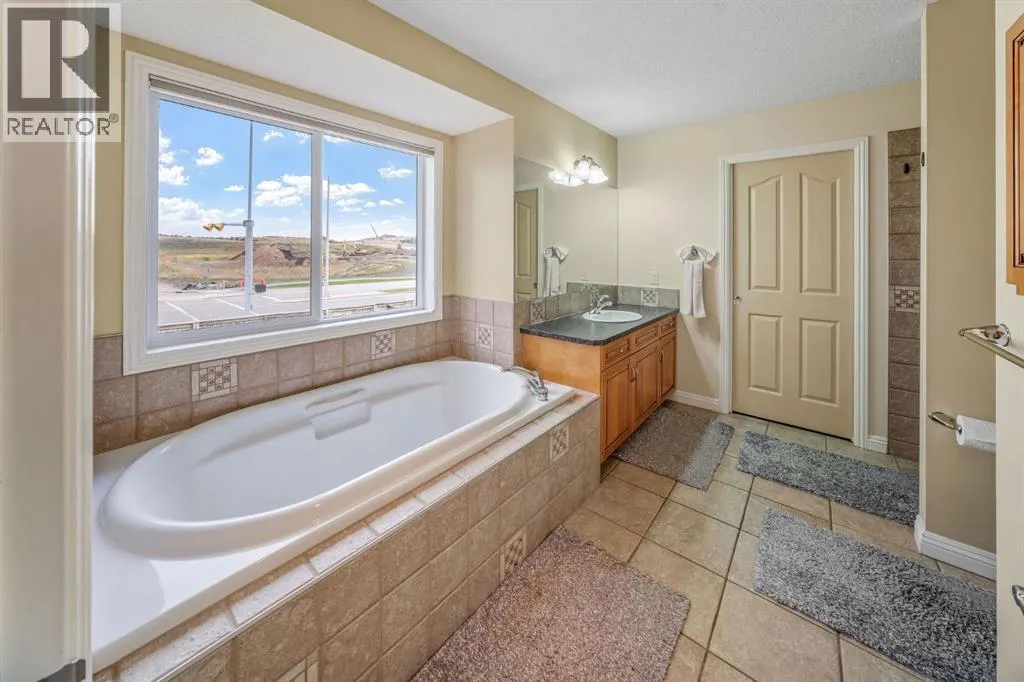 160 Royal Oak Heights NW