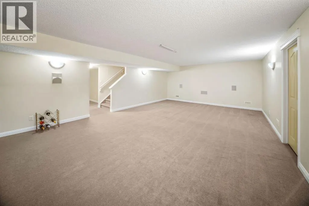 160 Royal Oak Heights NW