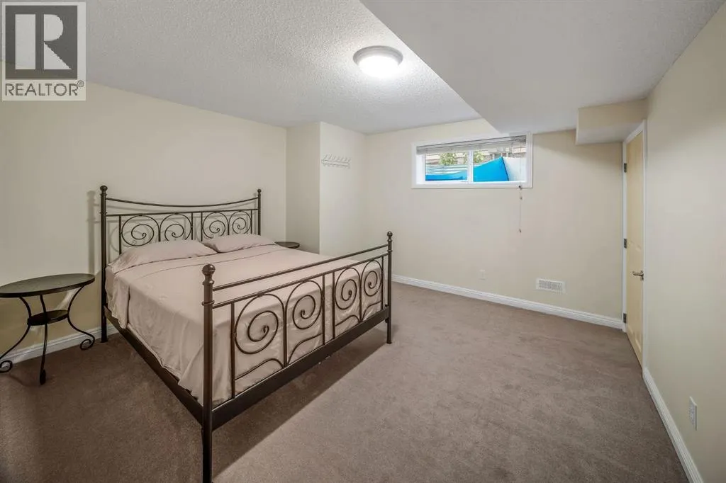 160 Royal Oak Heights NW
