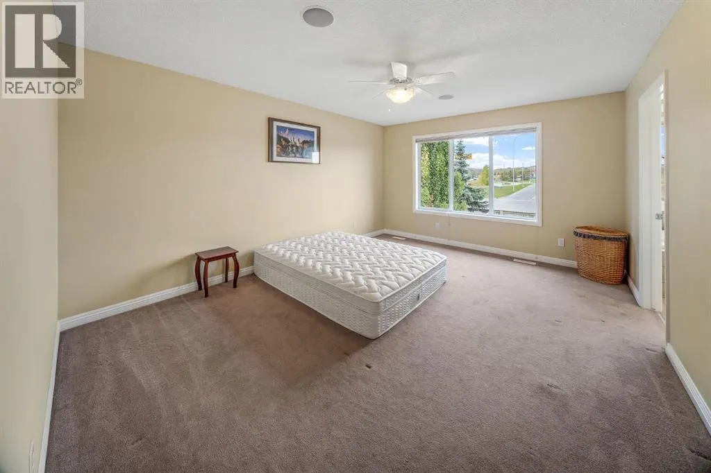160 Royal Oak Heights NW