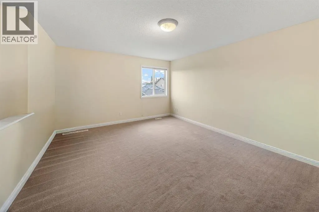 160 Royal Oak Heights NW
