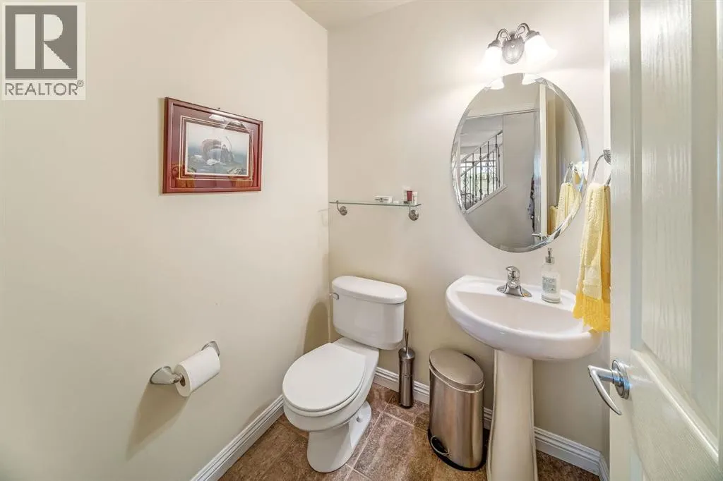 160 Royal Oak Heights NW