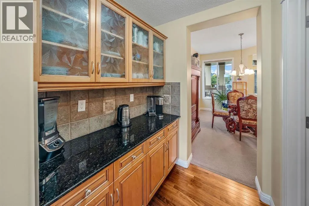 160 Royal Oak Heights NW