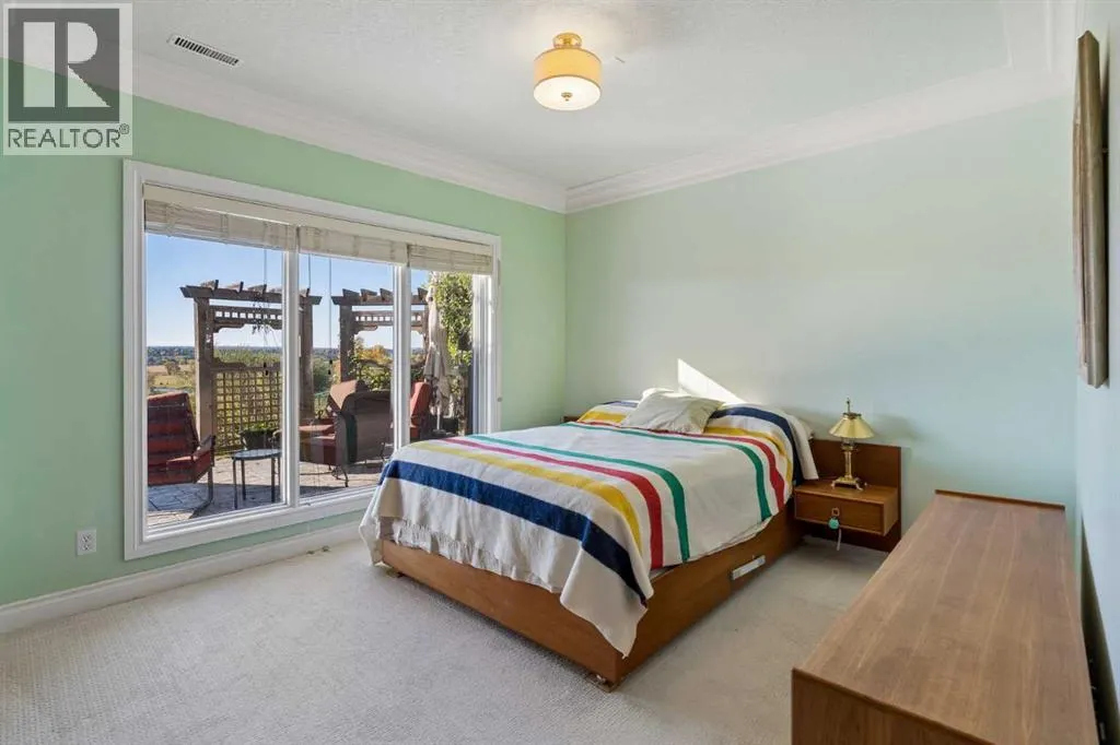 126 Mt Douglas Close SE